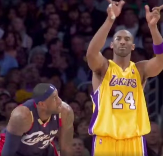 AG体育-詹姆斯怀念科比：他比划手势耍得我一愣一愣 但那其实是拉开单干