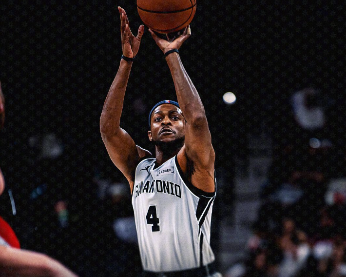 AG体育登录入口-文班缺阵福克斯25+5+7+3，榜眼秀化身全能战士，马刺力克开拓者