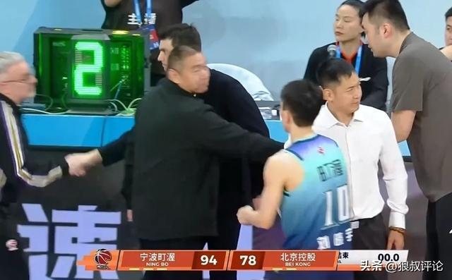 AG体育登录入口-张庆鹏：这个赛季满怀希望到经历各种困难 没有完成北京球迷的希望